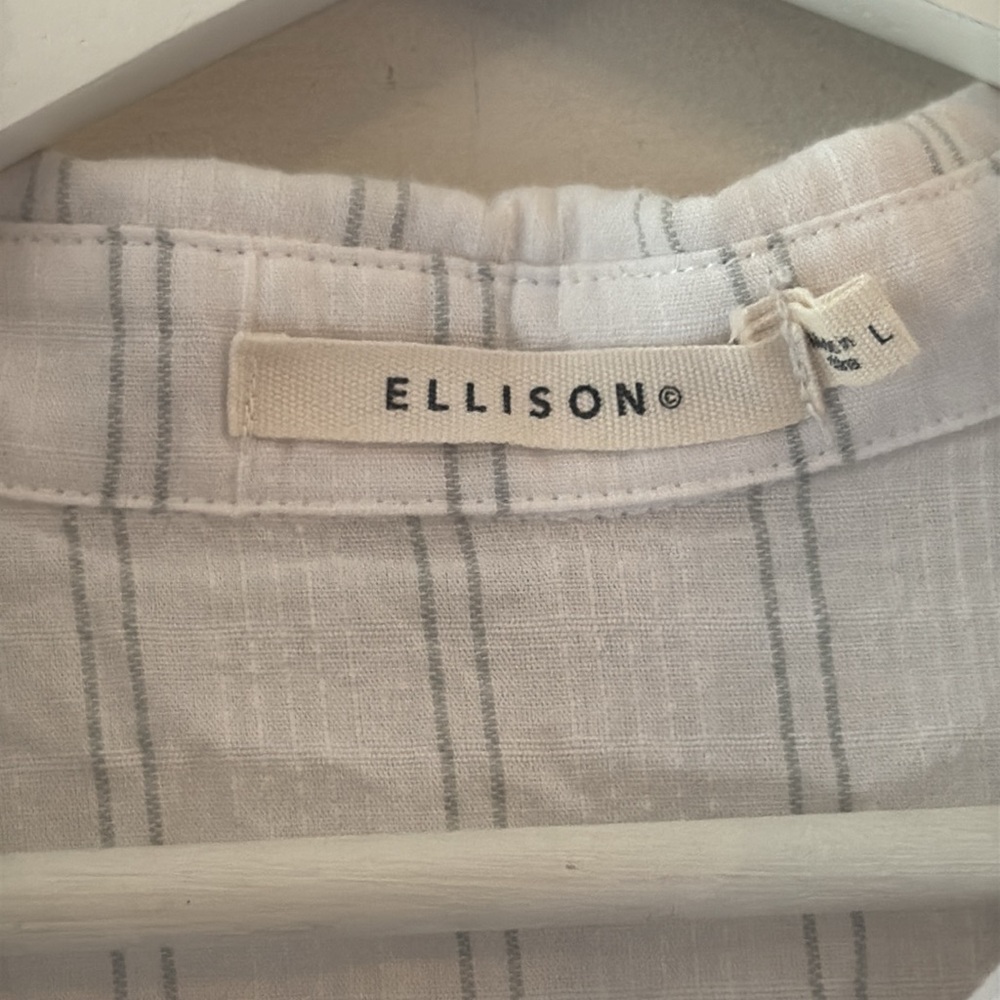 Ellison Ruffle Sleeve Button Up Blouse Size Large - Picture 3 of 6